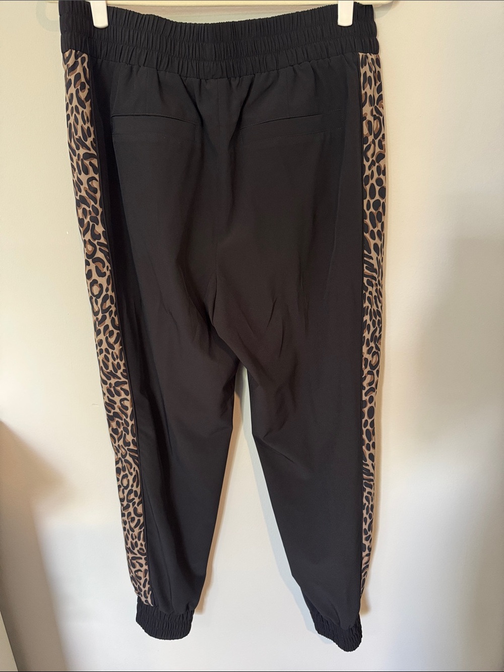 Zenergy by Chicos Black Jogger Pants w Cheetah Side Stripe UPF 50 Size 1.5 10 - Picture 3 of 6